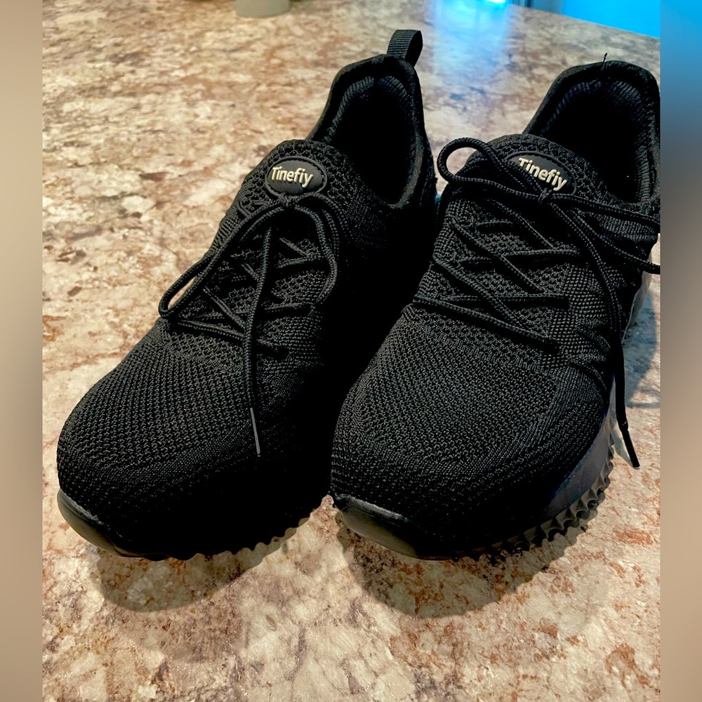 NWOT Woman’s Slipon Sneakers size 8 1/2